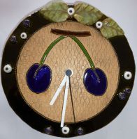 Nástěnné hodiny keramické - motiv švestky, hodiny na zeď autorské hodiny