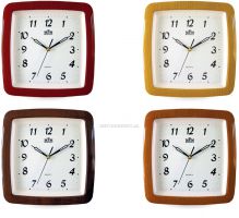 Plastové nástěnné hodiny s různobarevným dřevo dekorem E01.2459