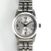 Elegantní dámské nerezové hodinky s ukazatelem datumu W02M.10433 | W02M.10433.A