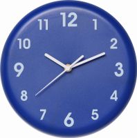 Jednoduché nástěnné hodiny bez rámu MPM E01.3691 v modré barvě