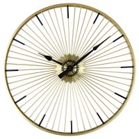 Nástěnné kovové hodiny MPM Wheel v honosném vintage designu připomínající kolo. Dominantou těchto hodin je designové vyobrazení ozubeného soukolí v kombinaci s netradičně navrhnutými  | Nástěnné hodiny MPM Wheel