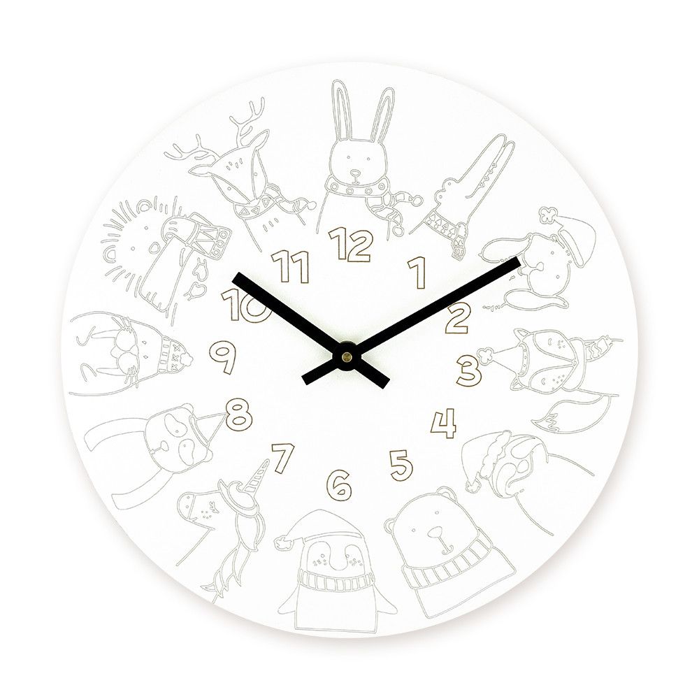 Originální dřevěné nástěnné hodiny MPM Dosan s dětskými motivy k DIY vybarvení. Voskovky jsou součástí balení. Pro vybarvení jsou také vhodné temperové barvy nebo lihové fixy (nejs Nástěnné hodiny MPM Dosan - omalovánka