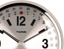 Kovové nástěnné hodiny s kalendářem Twins