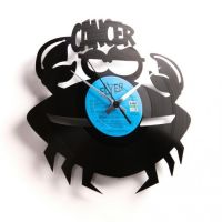 Moderní designové hodiny z gramofonové desky s motivem zvěrokruhu - znamení Rak