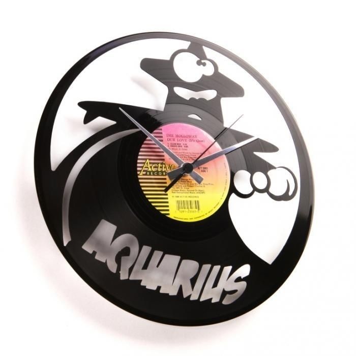 Moderní designové hodiny z gramofonové desky s motivem zvěrokruhu - znamení Vodnář Discoclock