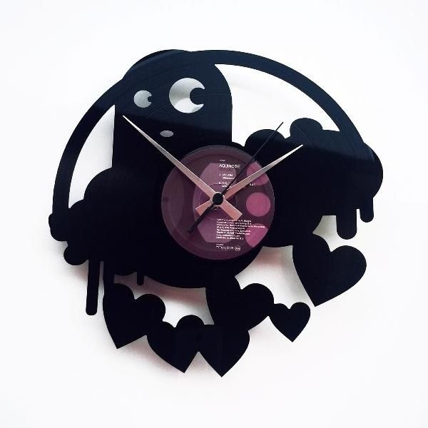 Moderní designové hodiny z gramofonové desky Discoclock 061 s motivem Strašidlo lásky