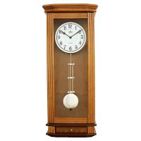 Dřevěné nástěnné hodiny s kyvadlem a praktickou zásuvkou E05.3892