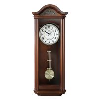 Dřevěné nástěnné hodiny PRIM Retro Kyvadlo II v klasickém stylu s pozlaceným dekorativním kyvadlem. Nechte se unášet tikotem kyvadla, které Vás přenese do starých časů a vyvolá ve V?