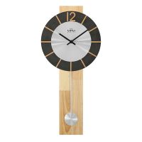 Dřevěné nástěnné hodiny s kyvadlem s designovým ciferníkem. Hodiny jsou dodávány v rozloženém stavu (z důvodu dopravy a ochrany proti rozbití), je potřeba je sestavit dle přřiložené
